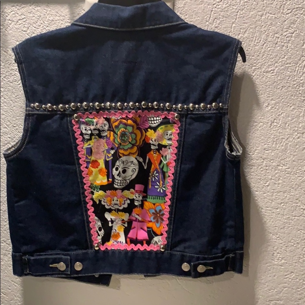 ▪️Custom Vest ▪️ - Picture 3 of 3